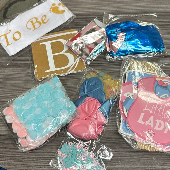 Baby Shower bundle includes balloons, photo props, mommy to be sash, banner, etc - Picture 1 of 11